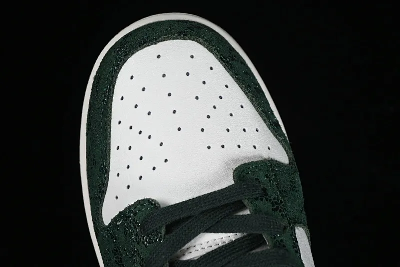 All categories Nk SB Dunk series Nk SB Dunk Low low-top sneakers Nk Dunk Low "Green Snake" white-green snake pattern SB low-top casual sports skateboard shoes FQ8893-397